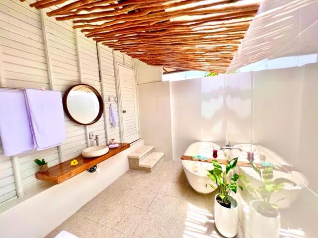 Mista Ceningan'S Beach Bungalows Previously The Kubu 221 Lembongan Exterior foto