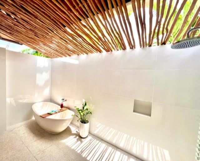 Mista Ceningan'S Beach Bungalows Previously The Kubu 221 Lembongan Exterior foto